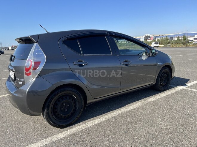 Toyota Prius C 2013, 403,799 km - 1.5 l - Bakı