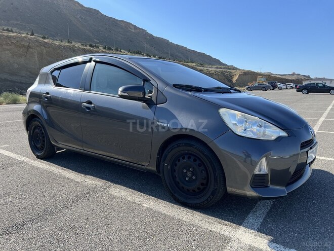 Toyota Prius C 2013, 403,799 km - 1.5 l - Bakı
