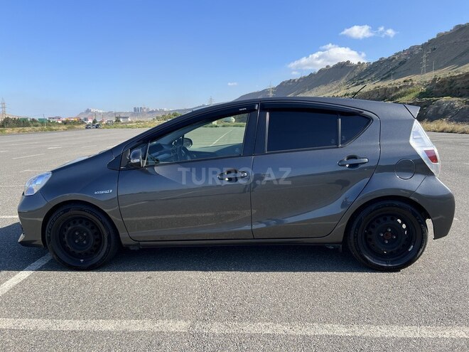 Toyota Prius C 2013, 403,799 km - 1.5 l - Bakı