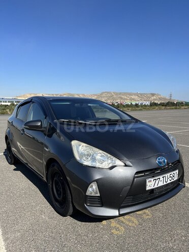 Toyota Prius C 2013, 403,799 km - 1.5 l - Bakı