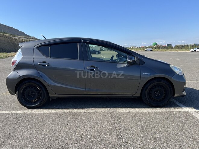 Toyota Prius C 2013, 403,799 km - 1.5 l - Bakı