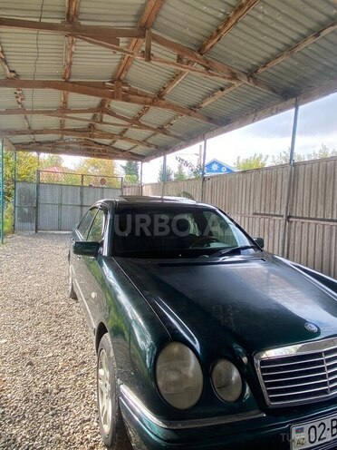 Mercedes E 240 1998, 300,000 km - 2.4 l - Ağdam