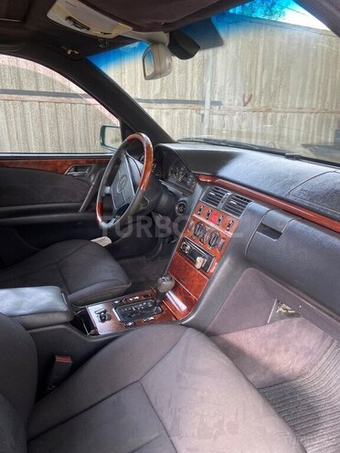 Mercedes E 240 1998, 300,000 km - 2.4 l - Ağdam