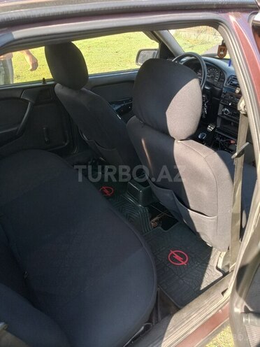 Opel Vectra 1991, 13,000 km - 2.0 л - Qax