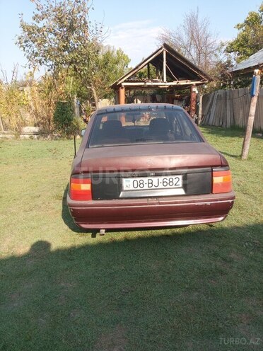Opel Vectra 1991, 13,000 km - 2.0 л - Qax