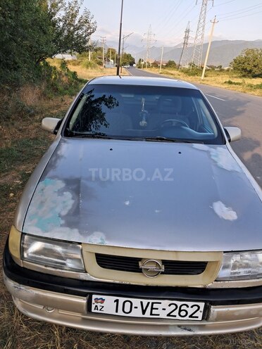 Opel Vectra 1994, 200,000 km - 1.8 l - Qax