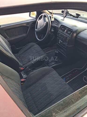 Opel Vectra 1994, 200,000 km - 1.8 l - Qax