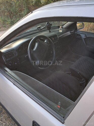 Opel Vectra 1994, 200,000 km - 1.8 l - Qax