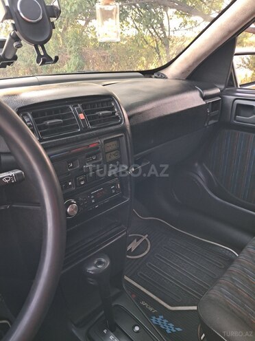 Opel Vectra 1994, 200,000 km - 1.8 l - Qax