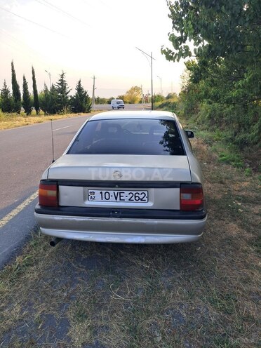 Opel Vectra 1994, 200,000 km - 1.8 l - Qax