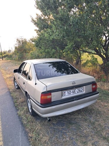 Opel Vectra 1994, 200,000 km - 1.8 l - Qax
