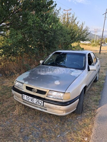 Opel Vectra 1994, 200,000 km - 1.8 l - Qax