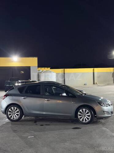 Opel Astra 2011, 370,000 km - 1.6 l - Bakı