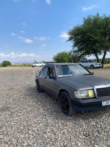 Mercedes 190 1991, 100,000 km - 2.0 л - Tovuz