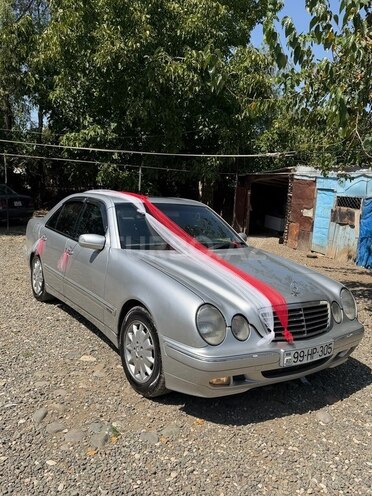 Mercedes E 220 2000, 300,000 km - 2.2 l - Beyləqan