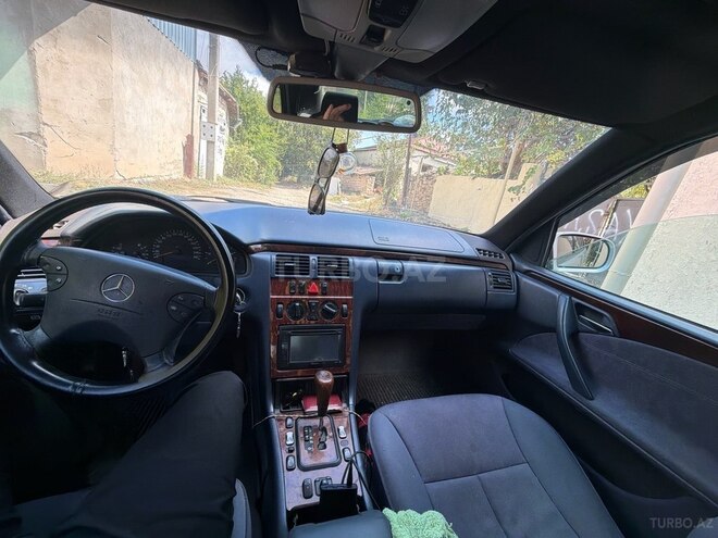 Mercedes E 220 2000, 300,000 km - 2.2 l - Beyləqan
