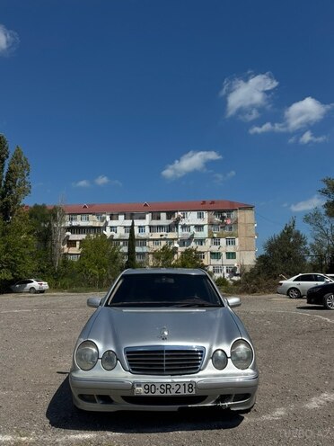 Mercedes E 240 2001, 306,000 km - 2.4 l - Sumqayıt
