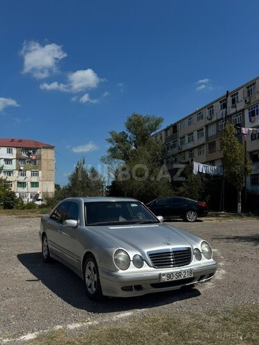 Mercedes E 240 2001, 306,000 km - 2.4 l - Sumqayıt