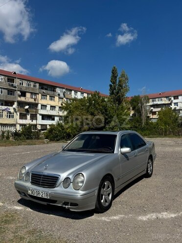 Mercedes E 240 2001, 306,000 km - 2.4 l - Sumqayıt