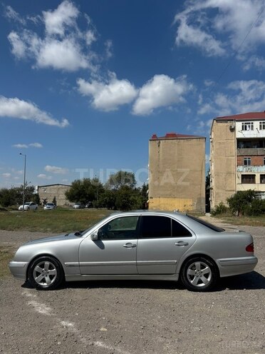 Mercedes E 240 2001, 306,000 km - 2.4 l - Sumqayıt
