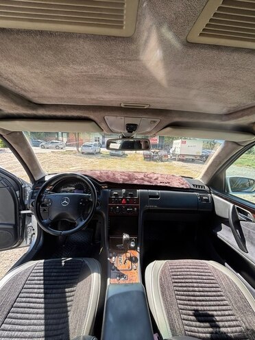 Mercedes E 240 2001, 306,000 km - 2.4 l - Sumqayıt