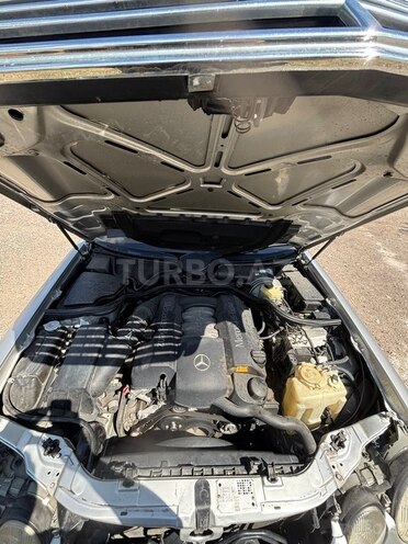 Mercedes E 240 2001, 306,000 km - 2.4 l - Sumqayıt