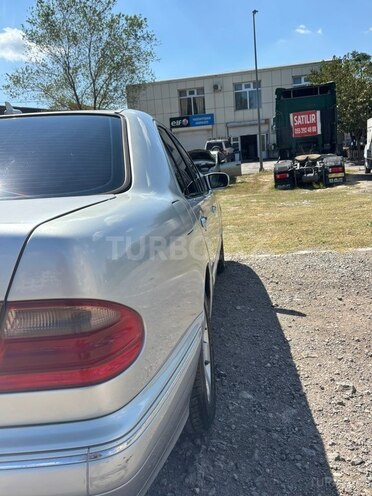 Mercedes E 240 2001, 306,000 km - 2.4 l - Sumqayıt