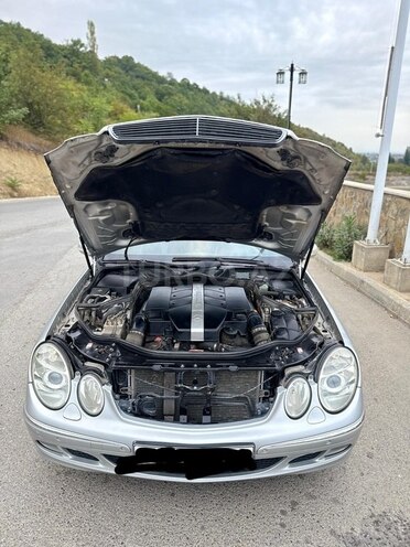 Mercedes E 320 2004, 260,000 km - 3.2 l - Quba