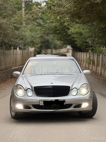 Mercedes E 320 2004, 260,000 km - 3.2 l - Quba