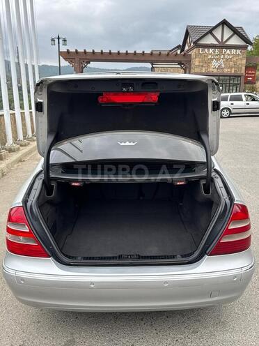 Mercedes E 320 2004, 260,000 km - 3.2 l - Quba
