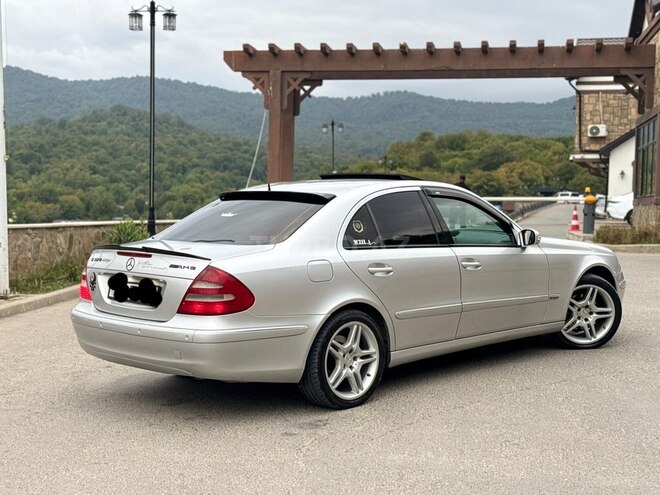 Mercedes E 320 2004, 260,000 km - 3.2 l - Quba