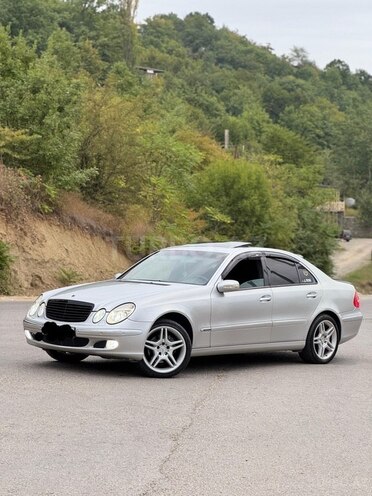 Mercedes E 320 2004, 260,000 km - 3.2 l - Quba