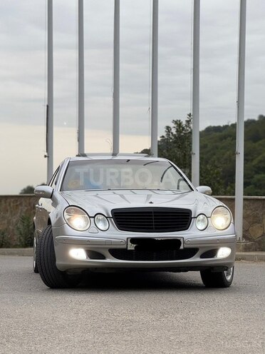 Mercedes E 320 2004, 260,000 km - 3.2 l - Quba