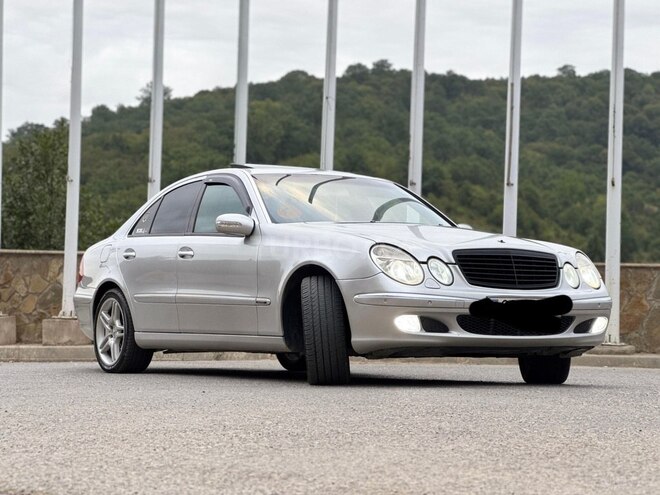 Mercedes E 320 2004, 260,000 km - 3.2 l - Quba