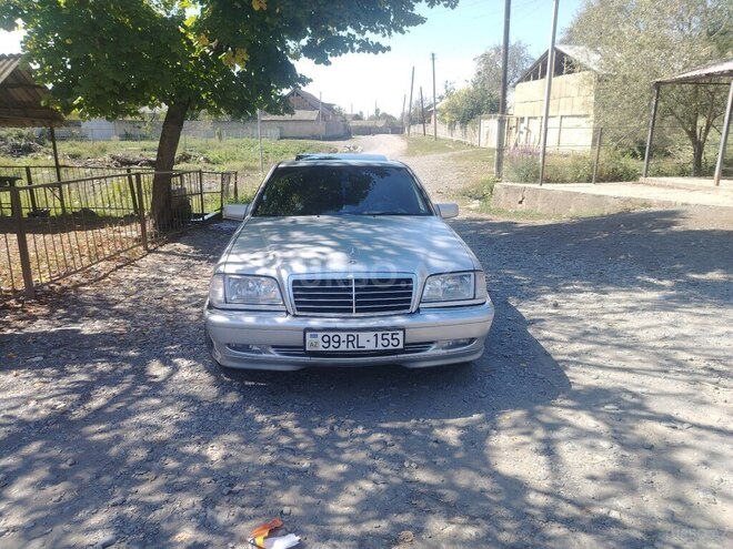 Mercedes C 180 1999, 450,000 km - 1.8 л - Qax