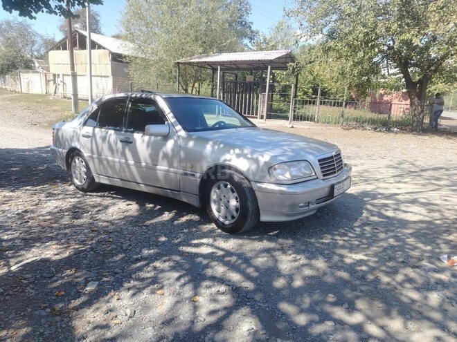 Mercedes C 180 1999, 450,000 km - 1.8 л - Qax