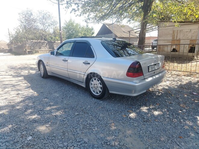Mercedes C 180 1999, 450,000 km - 1.8 л - Qax