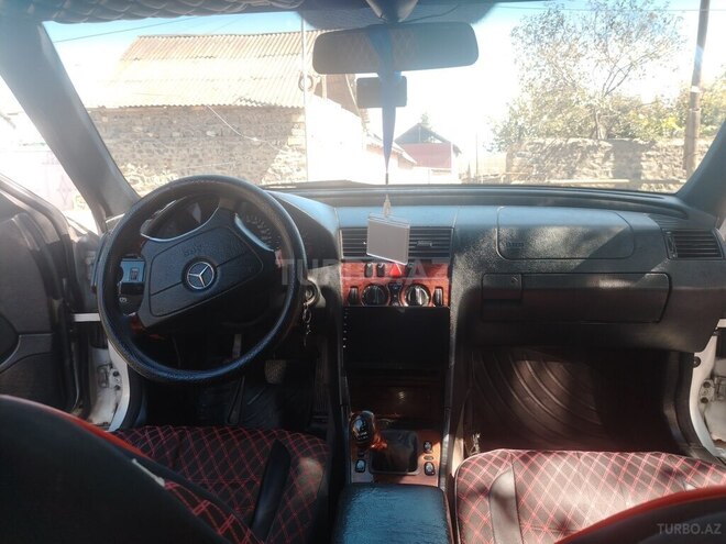 Mercedes C 180 1999, 450,000 km - 1.8 л - Qax