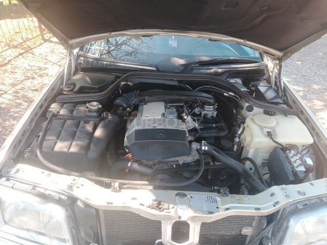 Mercedes C 180 1999, 450,000 km - 1.8 л - Qax
