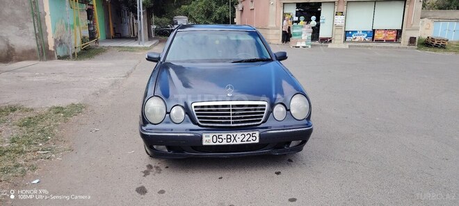Mercedes E 220 1999, 450,000 km - 2.2 l - Ağstafa