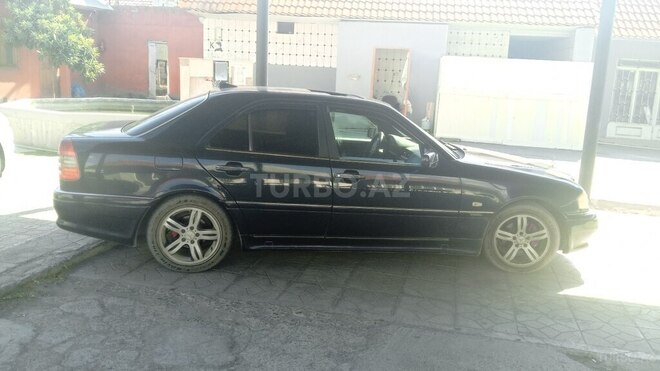 Mercedes E 230 1996, 450,000 km - 2.3 l - Ucar