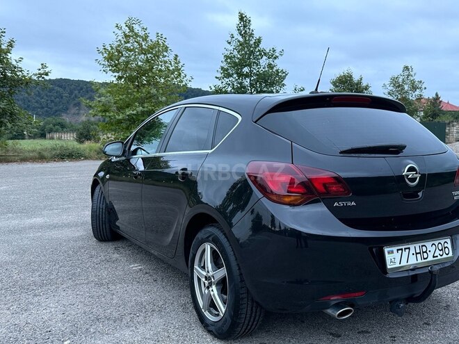 Opel Astra 2010, 150,000 km - 1.4 л - Qusar