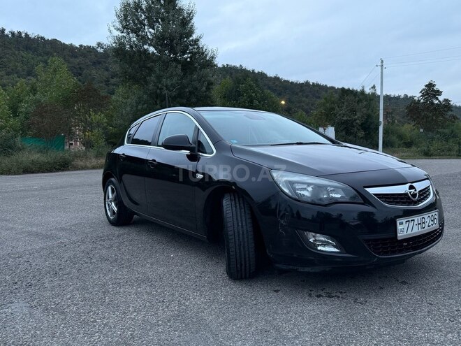 Opel Astra 2010, 150,000 km - 1.4 л - Qusar