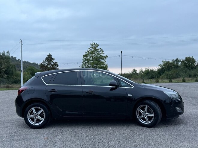 Opel Astra 2010, 150,000 km - 1.4 л - Qusar