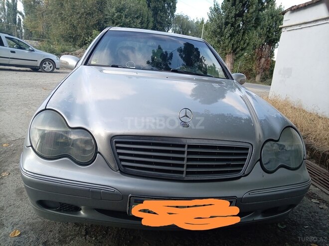 Mercedes C 200 2002, 400,000 km - 2.2 l - Quba