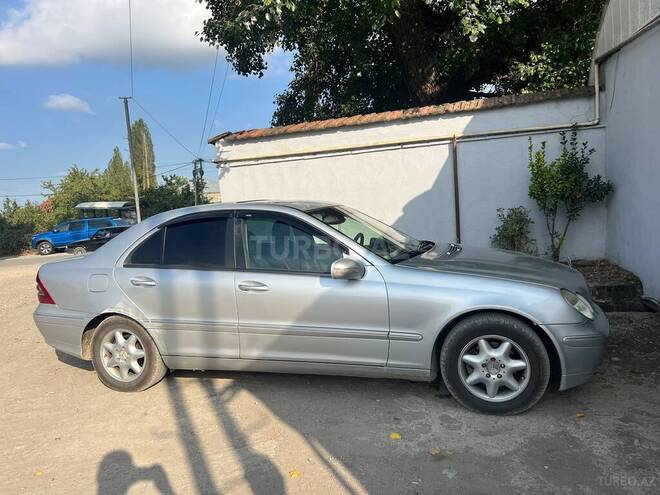 Mercedes C 200 2002, 400,000 km - 2.2 l - Quba