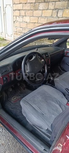 Opel Vectra 1995, 150,000 km - 1.8 l - Qax