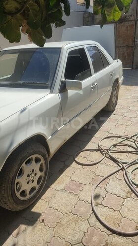 Mercedes E 200 1993, 380,000 km - 2.0 l - Bakı