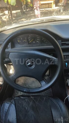 Mercedes E 200 1993, 380,000 km - 2.0 l - Bakı