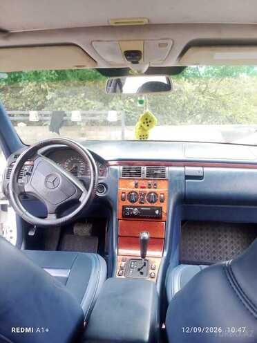Mercedes E 230 1998, 322,258 km - 2.3 l - Qusar